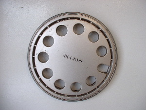 Nissan pulsar hubcap #2