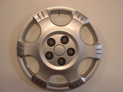 Saturn Vue 02-04 hubcaps