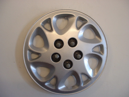 02-04 Saturn L hubcaps